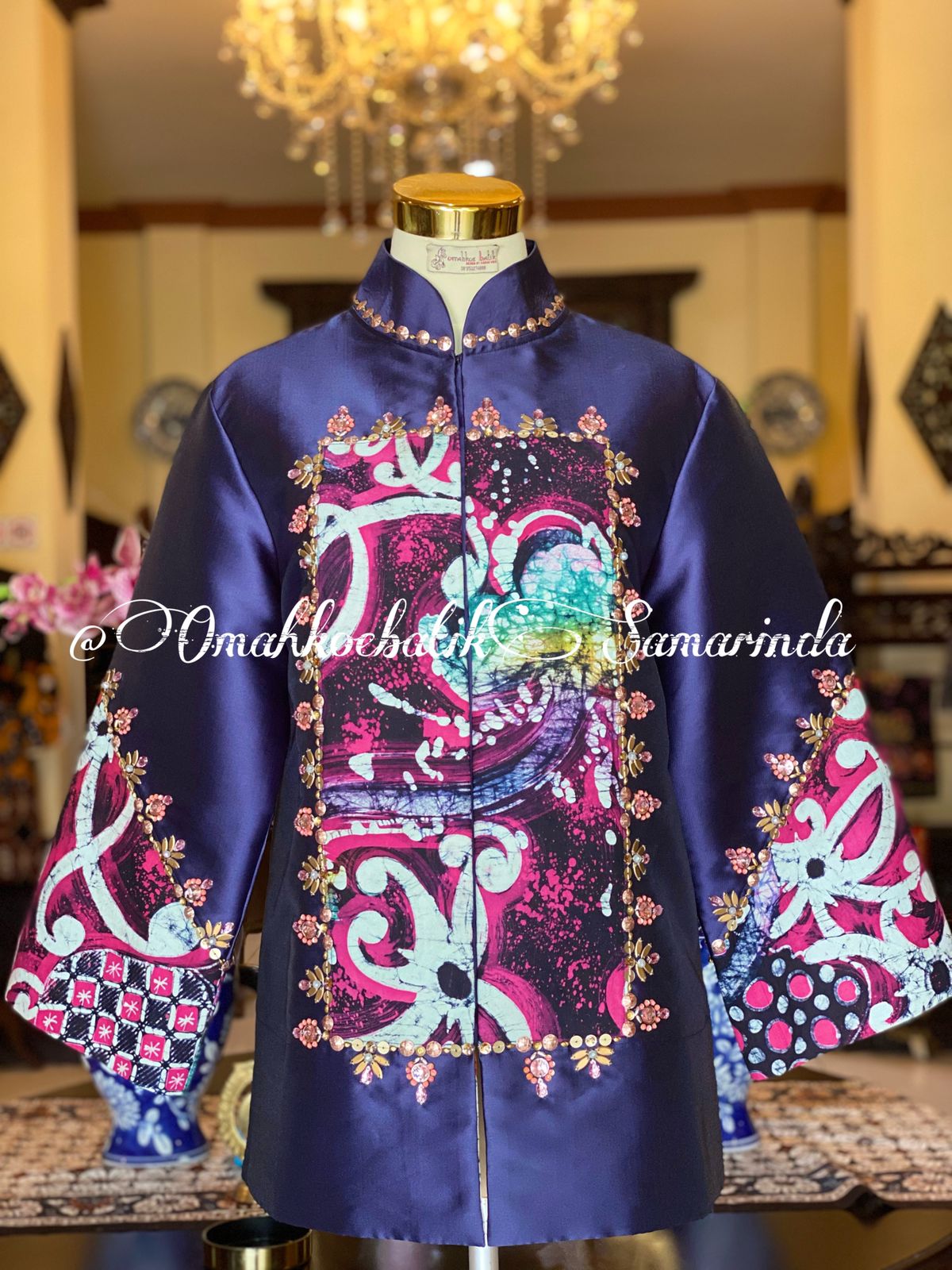 Blus motif abstrak Kaltim kombinasi