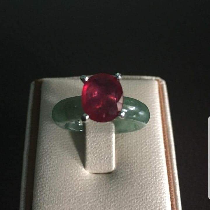 Cincin giok dan permata ruby