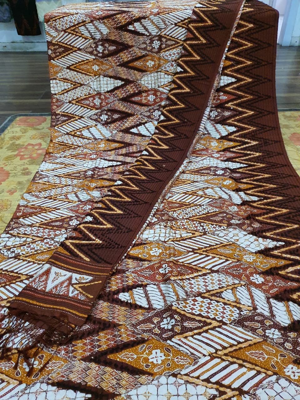 Tenun Sutera Sulam Batik