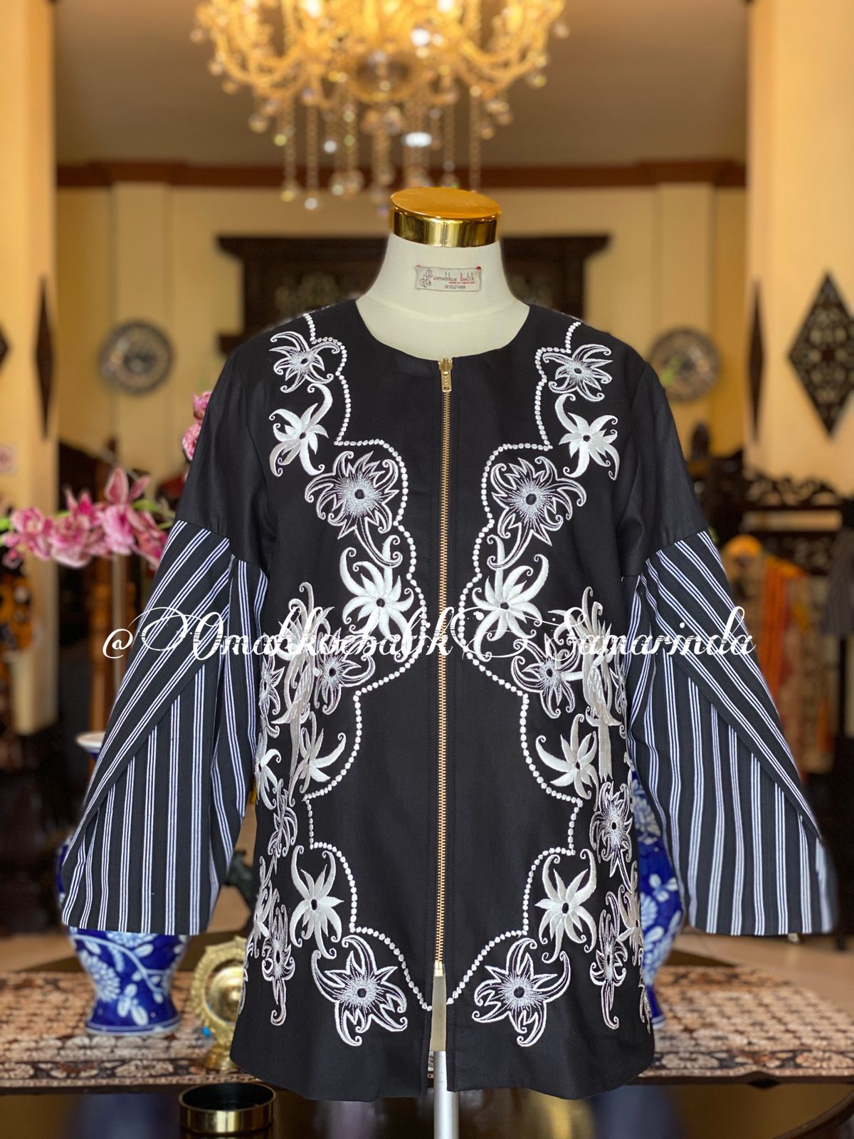 Blus Batik Kaltim kombinasi bordir Kaltim dan Lurik