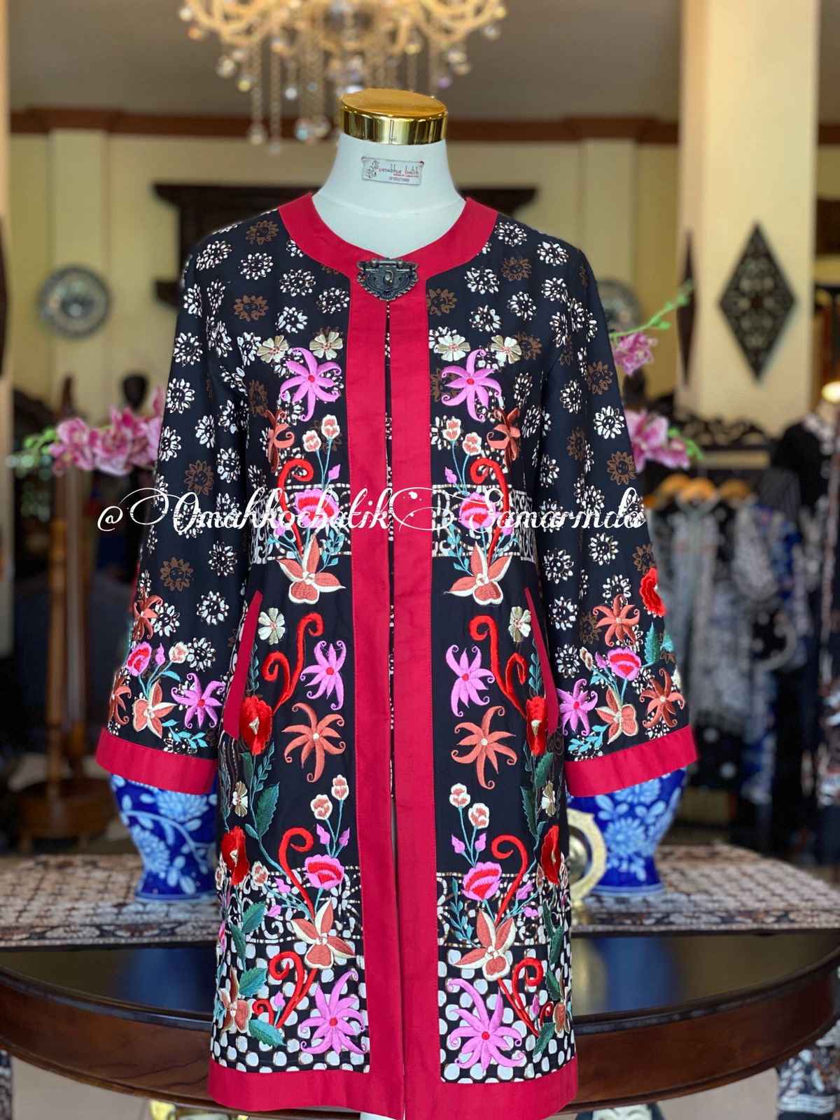 Blus bordir Kaltim list merah