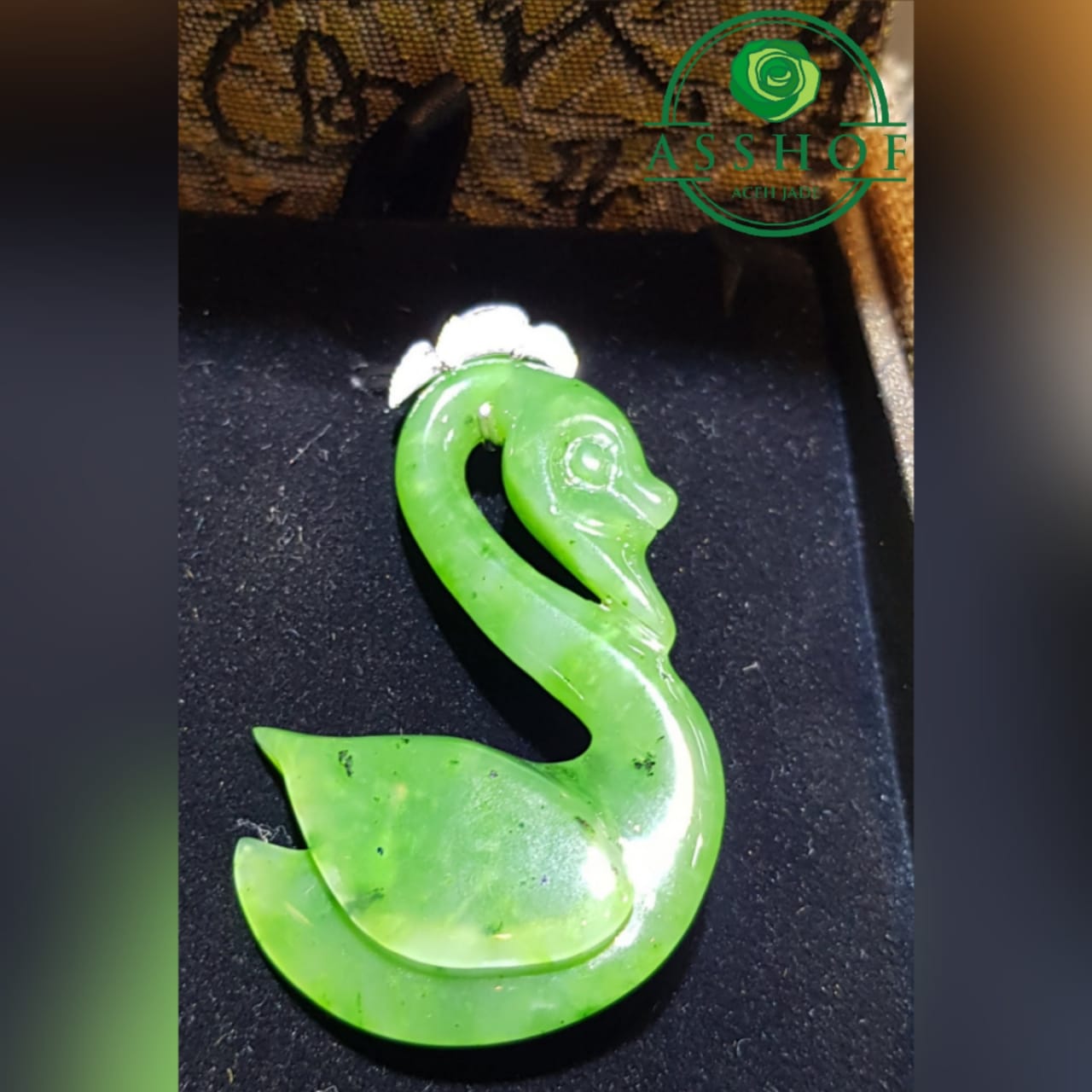 Kalung Giok Jade The Swan Pendant