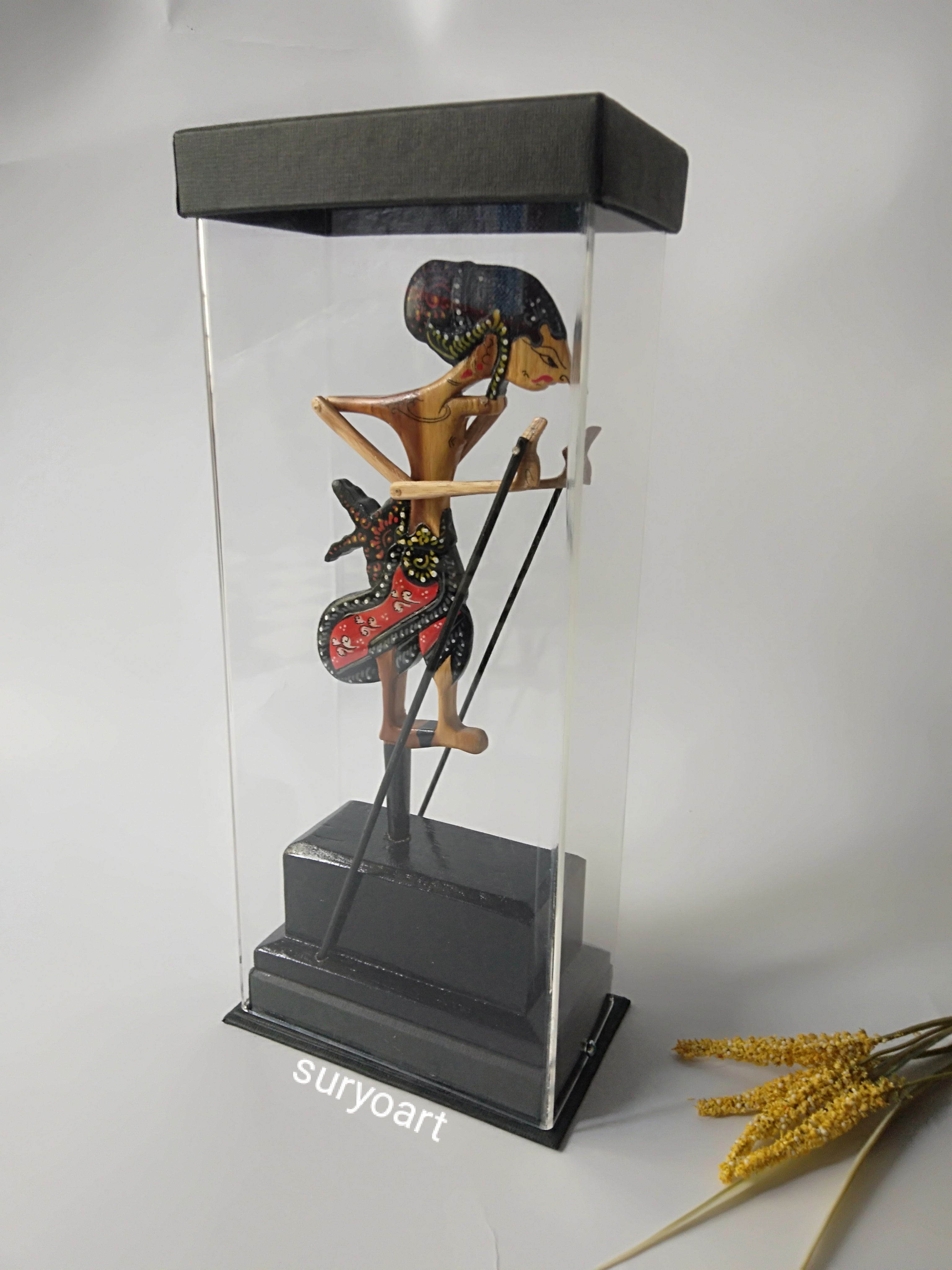 Souvernir Wayang Kayu Box Akrilik