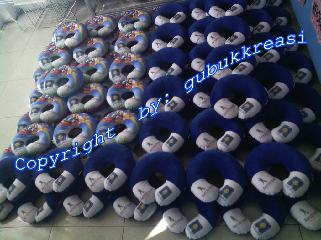 Souvenir Promosi Bantal Leher Full