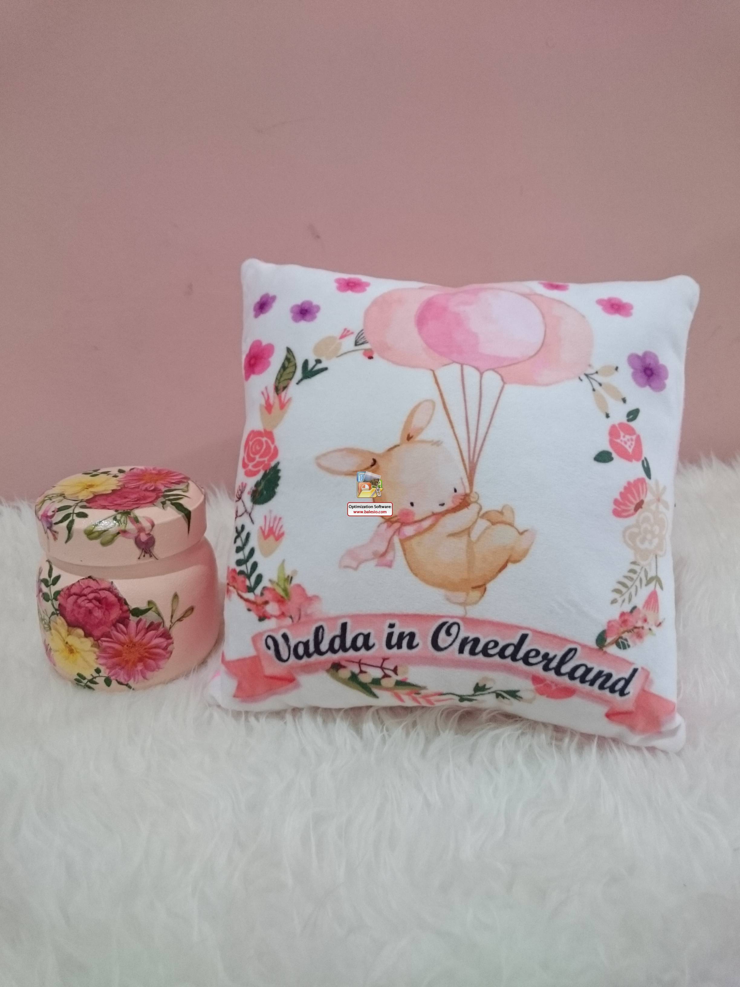 Bantal Kotak Lucu