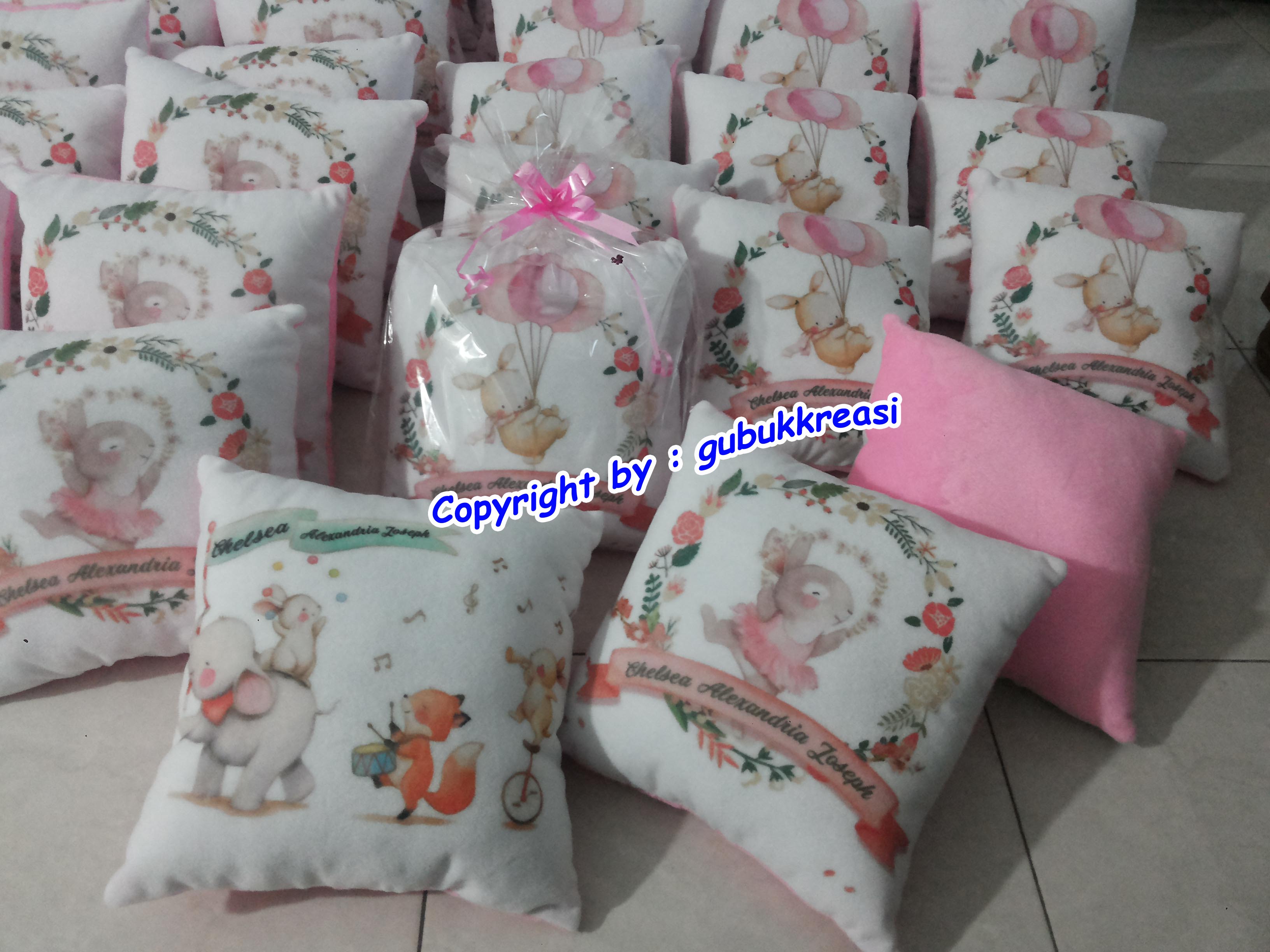 Bantal Kotak Lucu