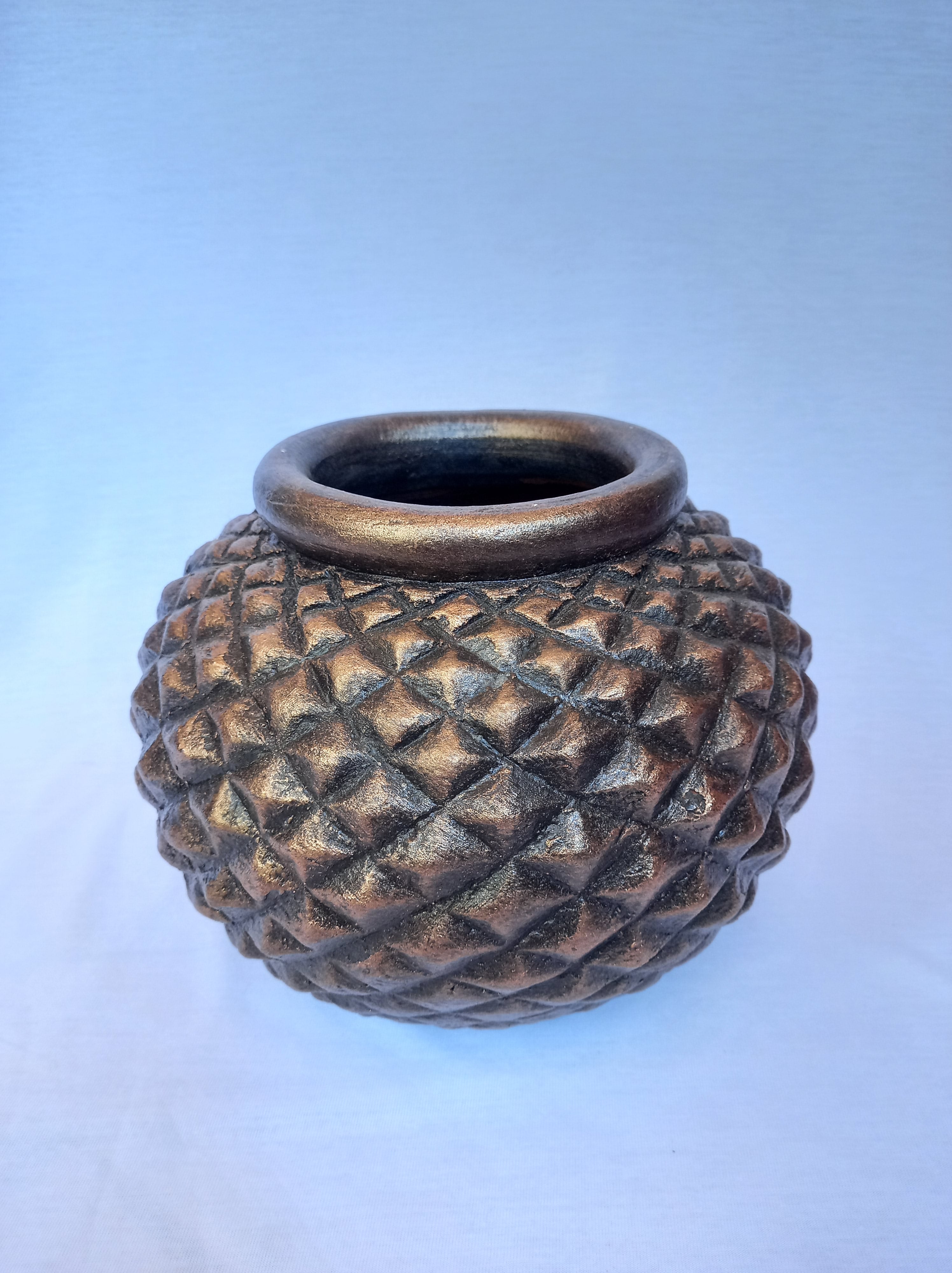 Pineapple Motif Vase