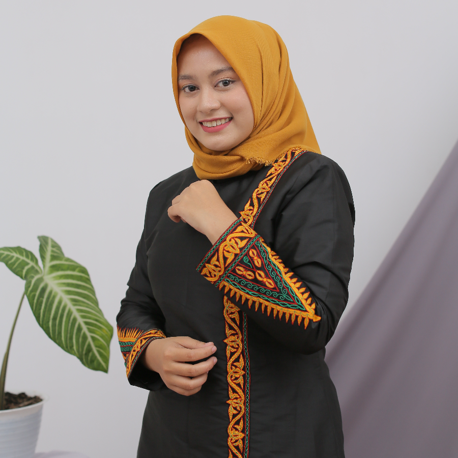 Putri Pucoek Reubong Dress