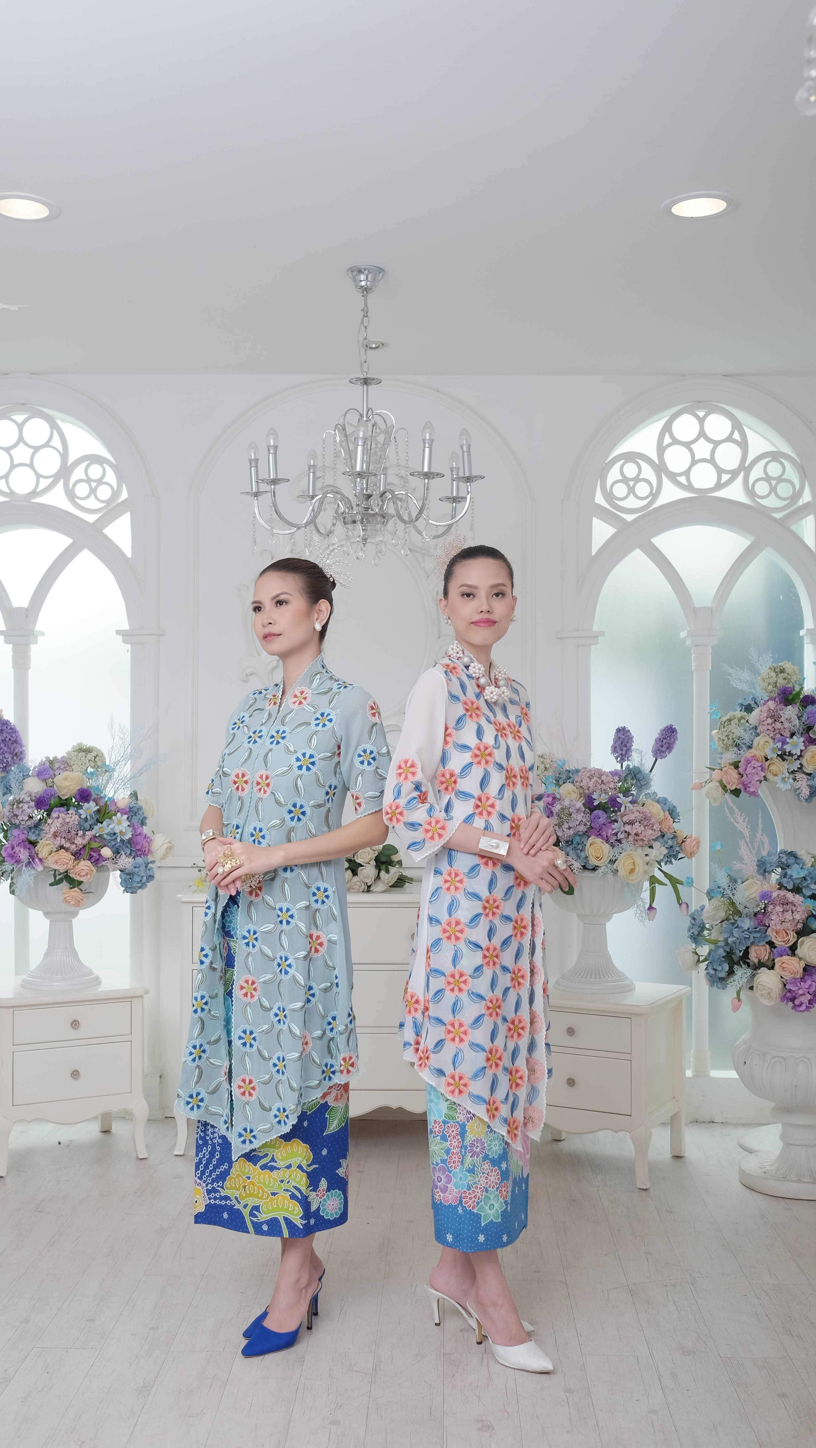 Kebaya Encim Panjang Porcelain Kamboja