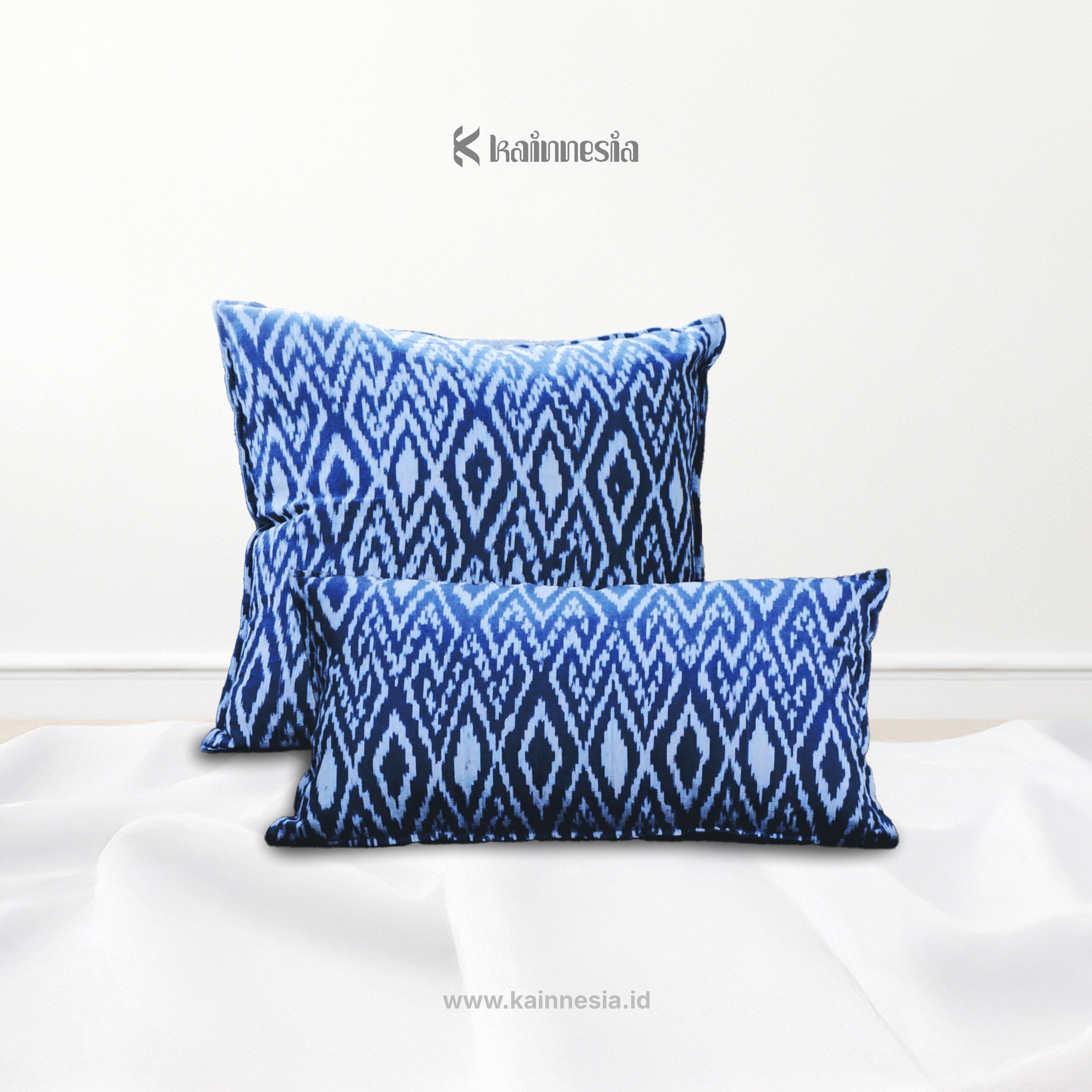 KAINNESIA Sarung Bantal / Cushion Covers Tenun Motif Rewoven Biru
