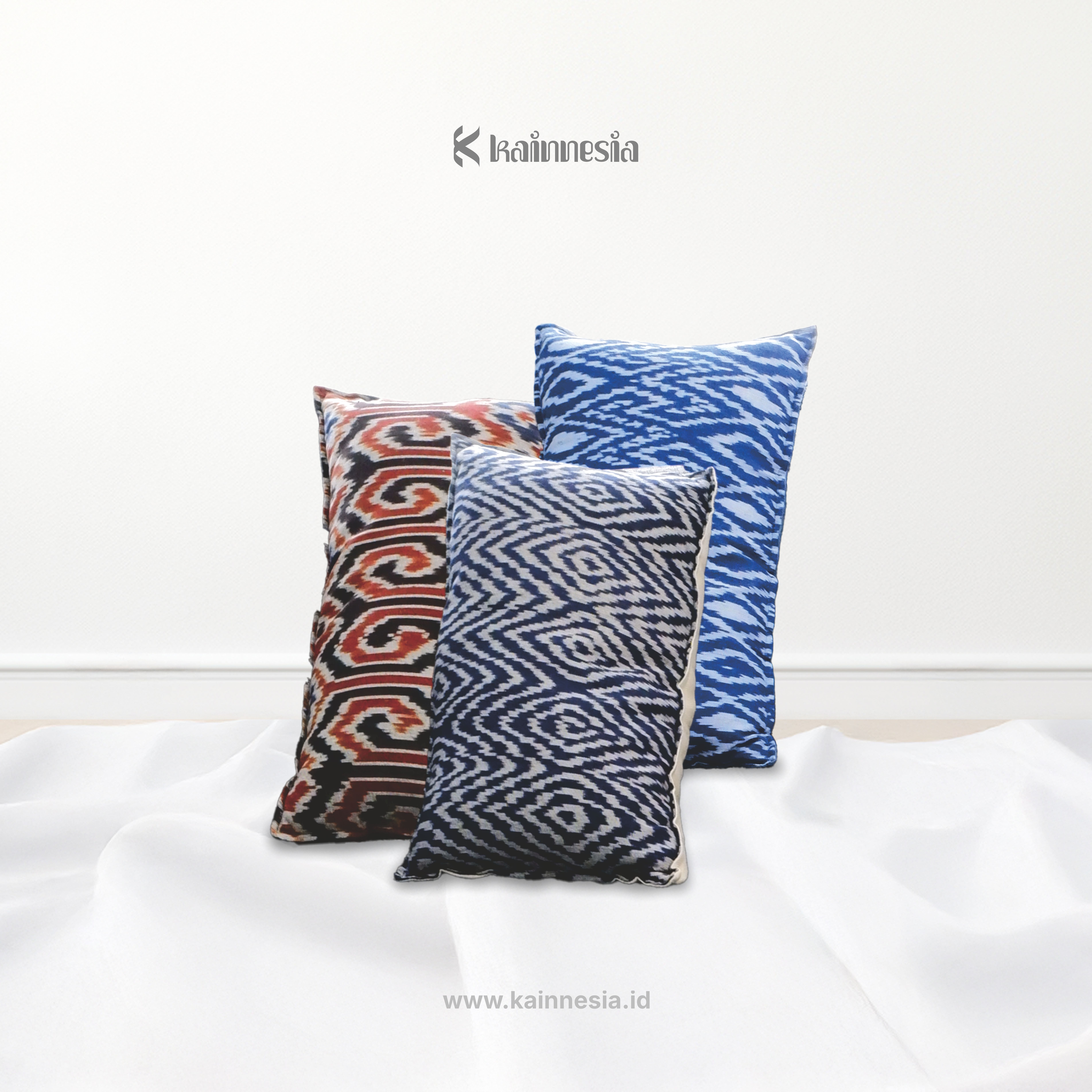 KAINNESIA Sarung Bantal / Cushion Covers Tenun Motif Rewoven Biru