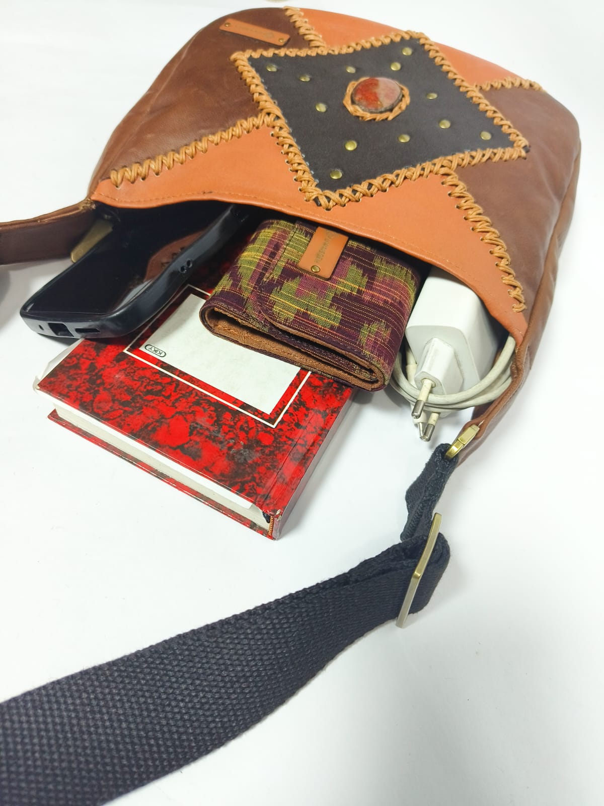 UWAISGEN Tas Selempang Pria/Wanita Kulit Asli Boho Luna Bag