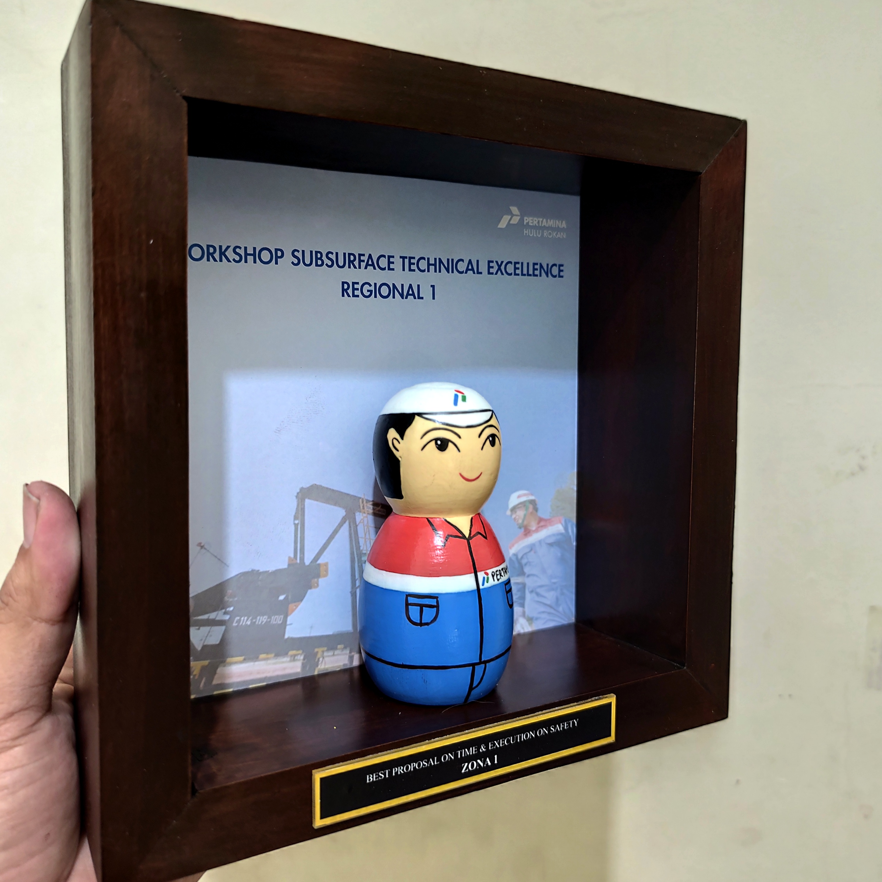 Plakat Pertamina 1 Figur
