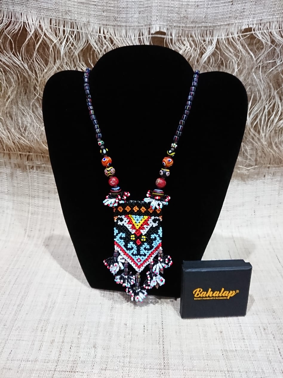 Kalung manik dayak