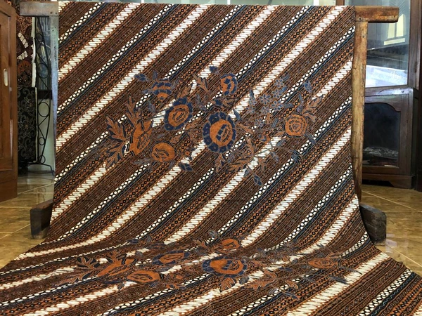 Kain Batik Motif Daniris Boket